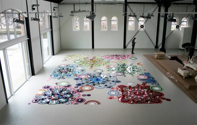 Kaleidoscopic Floor Installations Made of Mirrors, Crystals and Glass by Suzan Drummen——