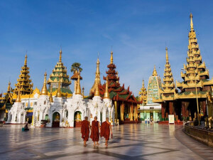 仰光大金寺位于缅甸仰光，又称“瑞大光塔”。塔体表面铺金，相传塔内藏有8根释迦牟尼佛祖的头发。