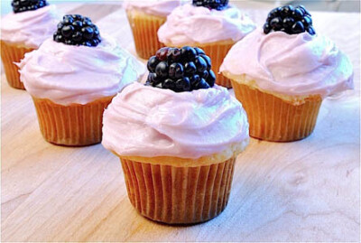 Blackberry Mini Cupcakes