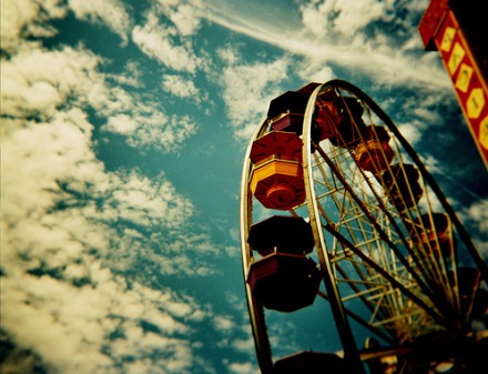 说走就走，是人生最华美的奢侈，也是最灿烂的自由。别忘了答应自己要做的事情，别忘了答应自己要去的地方，无论有多难，有多远。| photo by internet