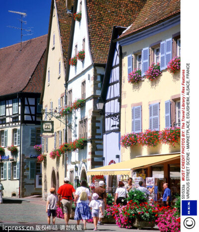 Eguisheim--法国最适宜居住的小镇，建于中世纪，小镇内的建筑仍保留有浓厚的中世纪色彩。彩色的小房子排在窄窄的街巷2边，家家户户的窗台上都有花有草。