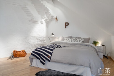 Attic Girl Apartment