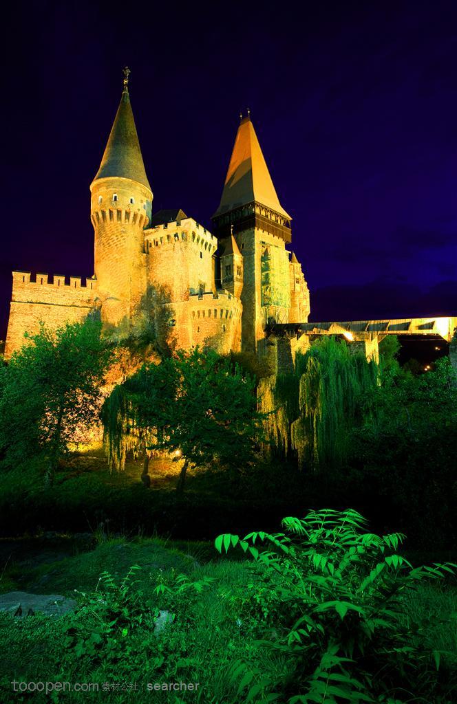 夜晚的城堡背景图图片