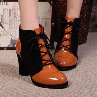 2013秋季新款英伦时尚百搭色拼系带漆皮粗跟短靴子高跟女踝靴包邮