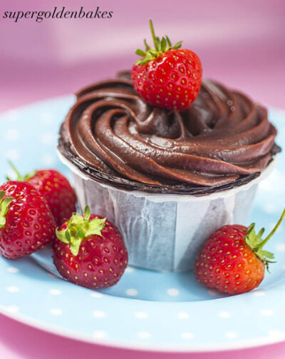 Vegan Chocolate Cupcakes by Supergolden Bakes