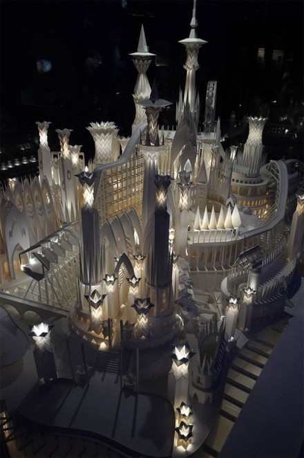 东京大学艺术系学生亘伊藤设计制作的纸城堡模型作品