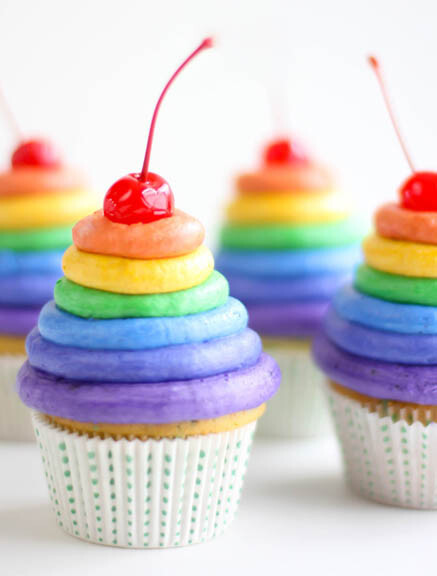 Rainbow Frosting St.Patric's Day Cupcakes