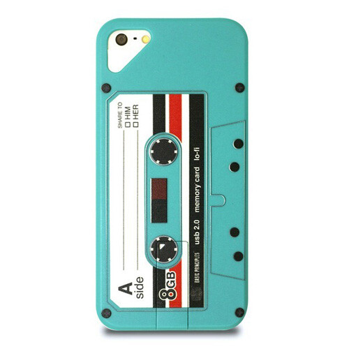 时光拉回到上世纪90年代，一起回忆那个时代的流行文化，其中美国Old School老派作风中的Mixtape混音磁带很值得一提。如今老的文化和新的科技碰撞，将U盘和手机壳融合，并以老混音磁带的形式呈现出来。于是MixC出现了，着实让大家眼前一亮。MixC是一个手机壳，也是一个U盘，更是一个酷潮玩物