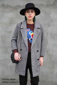 今年大热茧型大衣 这款看着比较厚实 大宝呢喜欢薄一点的感觉 很气场