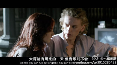 Jamie Campbell Bower 小哥的冷笑话一箩筐