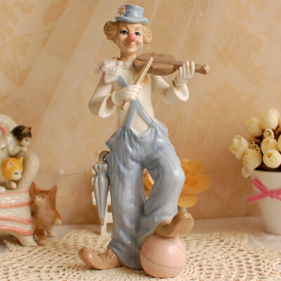出口英国高档瓷偶莱昂纳多演奏乐器的小丑创意生日礼物摆件