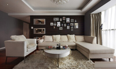 现代简约风格141-160㎡三室两厅沙发茶几地毯照片墙装修效果图
