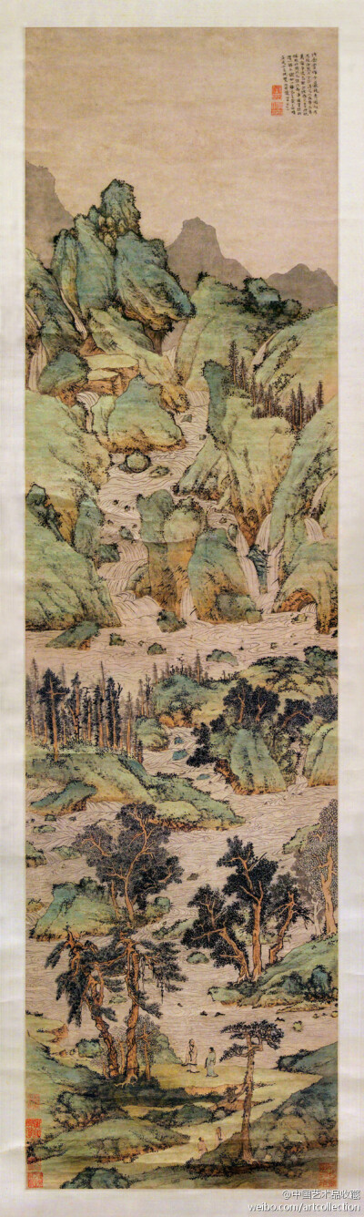 【 明 文徵明 《万壑争流图》 】轴，纸本设色，132.7X35.3cm，南京博物院藏。图中山树嵯峨，满幅青绿，水流铮琮，满纸空明，林间山径上，有高士数人，信步缓行。此图虽为青绿，却不作刻划细谨的描绘，而是细中有粗，…