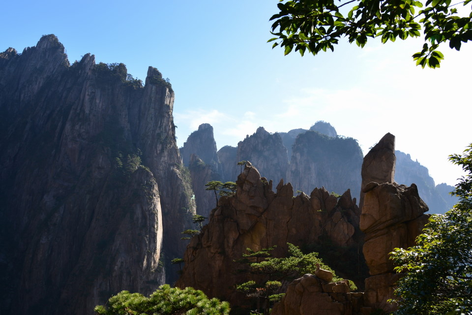 黄山：梦幻西海大峡谷，奇峰如只活生生的骆驼，给我们无限的想象。