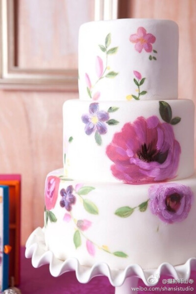 超有艺术感的蛋糕，@小Z婚礼蛋糕师 的杰作，背景是我的杰作，哈哈@达志数码影像有限公司