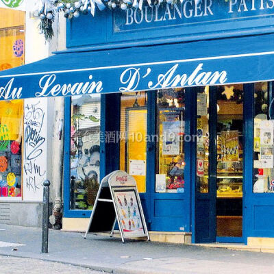 【Au Levain d'Antan】蒙马特山丘里小巷弄、小房子、咖啡厅及阶梯层层交织，年度最佳面包店就隐藏在其中。自1974创立之始老板Pascal Barillon对于面包的烘烤程度、包心状态、香味和口感的掌握就出类拔萃，尤其是清晨…