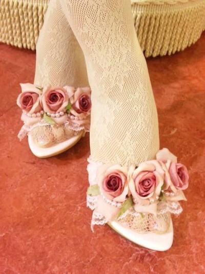 oddly-elegant: green-tea-and-pearls: oh my gosh! I need these shoes in my life ♥