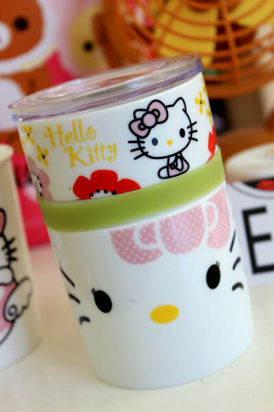 凯蒂猫Hello Kitty卡通陶瓷带盖双层隔热杯随行杯（必须选择开头含有【三件包邮】的商品任意三件即可包邮）