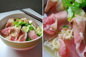 【鸡汤火腿面】  一碗普通的鸡汤面，因为这些生火腿片而非同一般。  众所皆知的帕尔玛火腿是意大利火腿中的精品，那是获得欧盟原产地保护的产品。现在，国内著名的金华火腿也有可以生吃的品种了。  浙江义乌的华统集团投资3.6亿元从意大利引进了世界顶级低温发酵火腿生产线，在控温、控湿、控风和控盐的生产过程中，火腿在不落地的情况下依次完成28道工序及30道品质检验，含盐量仅在5%至6%之间；从而成为中国首个达到欧盟生吃标准的火腿品牌。  用滚烫的鸡汁做面汤，加上生火腿片和葱花，就是一碗鲜美的鸡汤火腿面，生火腿的口感柔嫩滑爽，香味令人意犹未尽。