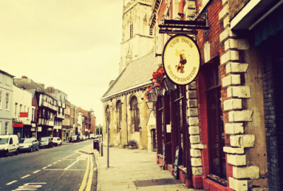 一个不欣赏自己的人，是难以快乐的。