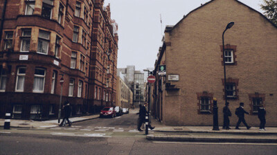 会让你轻易地想起一个人一些事儿。