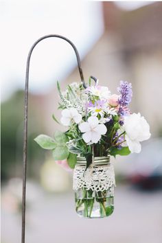 Super Cute flower jar. Makes a great lawn decoration!