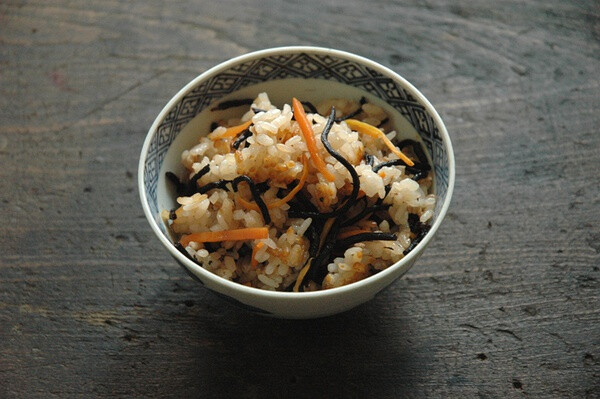 ひじきご飯（羊栖菜饭）