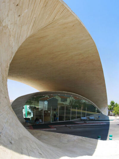 Edifício de uma estação de ônibus em Espanha