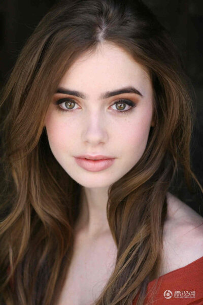 [Vi]，13年百大最美脸蛋21. Lily Collins（莉莉-柯林斯）