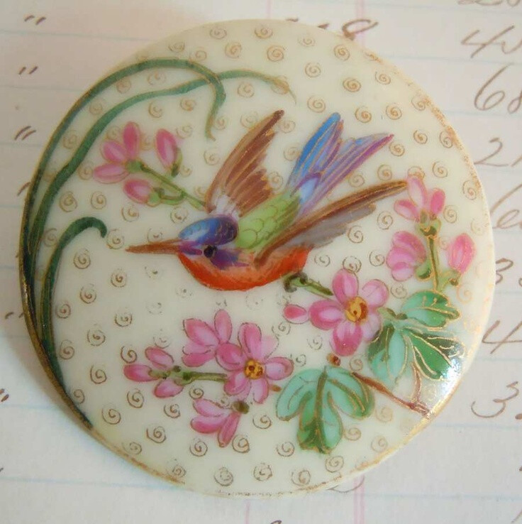 Beautiful antique, guilded Satsuma button. | Buttons