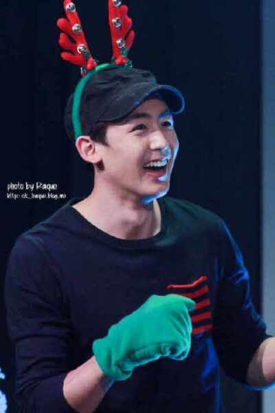 【PIC】131226 #Nichkhun# khun at Okcat Christmas高清饭拍3P cr：Baque1227 #Nichkhun宁静致远 微笑面对#