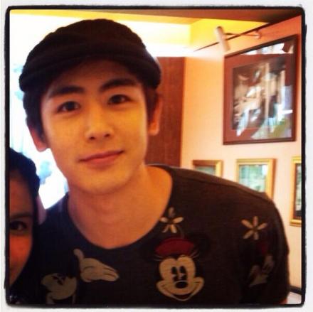 【PIC】131218#Nichkhun# 合照1P cr:Peeya_1672 #Nichkhun宁静致远 微笑面对# 米奇khun