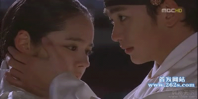 拥抱太阳的月亮