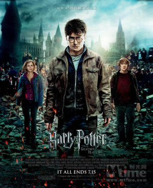 哈利·波特与死亡圣器(下)Harry Potter and the Deathly Hallows: Part 2(2011)·《哈利·波特与死亡圣器（下）》根据英国畅销儿童小说家J·K·罗琳的同名小说系列的最后一册的下半部改编而成。 ·《哈利·波特与死亡圣器》是七部《哈利·波特》的原著小说里，首部分为上下两部电影呈现在大银幕上的小说。