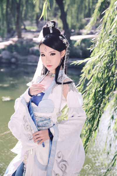 貌似是 COS可人的。