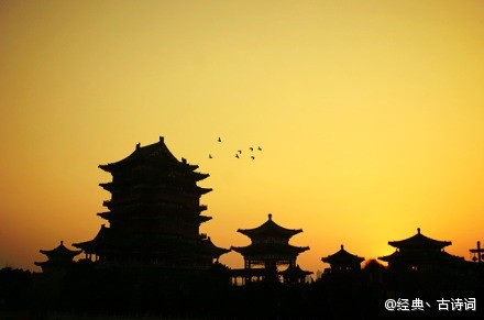 林花谢了春红，太匆匆，无奈朝来寒雨晚来风。胭脂泪，相留醉，几时重 自是人生长恨水长东。——五代.李煜相见欢