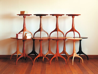 日本家居設計師森宣雄（Nobuo Moriモリノブオ）,70年畢業於日本武藏大學，87年創辦自己的工作室Nobuo Mori Design Room。森宣雄的作品，都是實木家居，簡潔中平衡實用而美觀，色彩也運用巧妙。