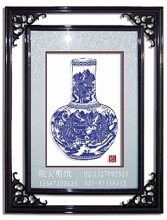 天球瓶青花瓷剪纸作品 高档家居装饰画