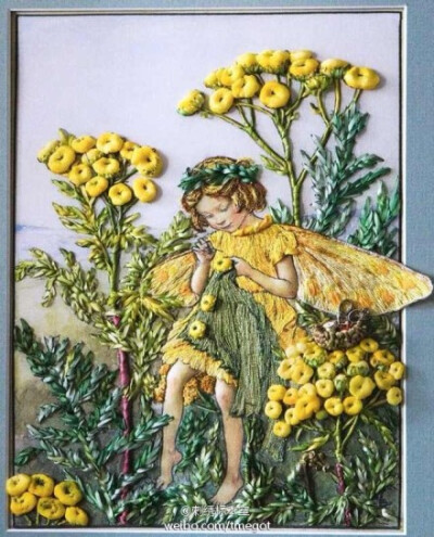 插画家Cicely Mary Barker被喻为“花仙之母”，其插画作品亦早已被奉为经典而为人所熟悉。而刺绣艺术家Emma Kriegler 则是利用丝带绣的技法与花仙之母的作品相结合，将画中的一花一草变得立体又逼真，栩栩如生的花仙…