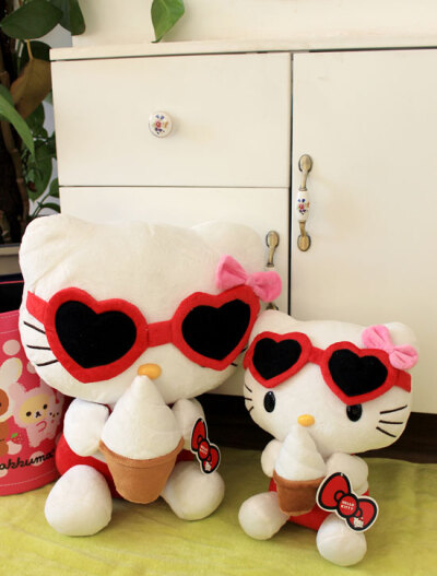 凯蒂猫 Hello Kitty卡通毛绒高品质坐姿抱冰激凌公仔（必须选择开头含有【三件包邮】的商品任意三件即可包邮）