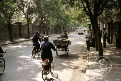 那时的北京街头可没现在这么拥挤