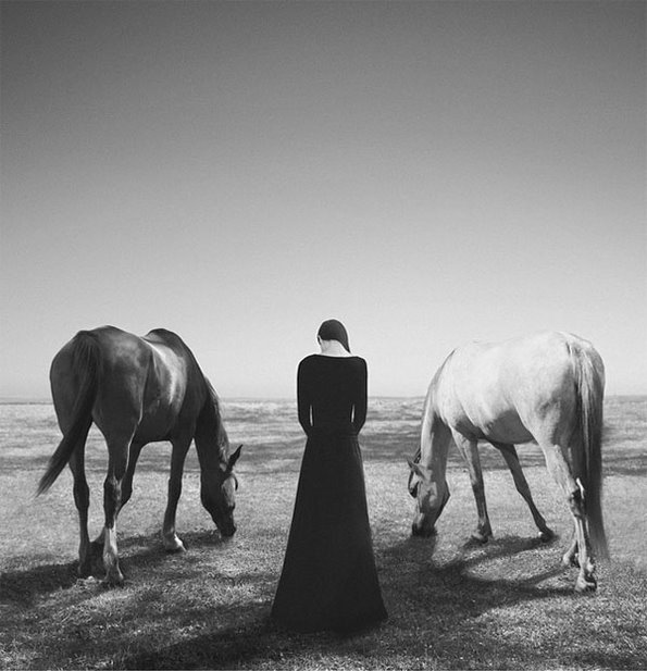 Noell S. Oszvald：22岁的黑白概念自拍