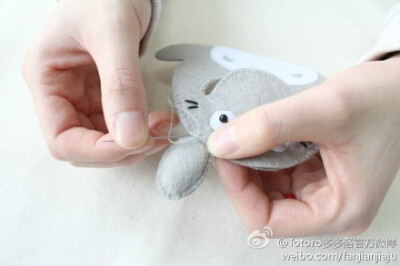 多多洛龙猫书签制作过程。更多龙猫资讯http://t.cn/zHm8GOV