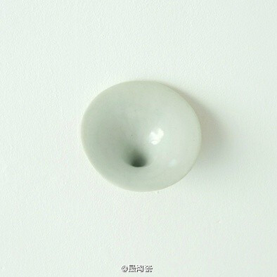 丹麥陶藝創(chuàng)作人 Marianne Nielsen 作品，強(qiáng)烈的裝飾感。