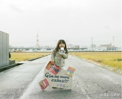 祝我总能恰好拍死嗡嗡盘旋在耳边的蚊子，祝我常在换季的衣服里发现花剩的零钱，祝我在下雨天时路上的空车都不拒载，祝我新尝试的美食总比想象中的更好吃，祝我做过的美梦都不会忘记，祝我的心情永远像星期五的下午，…