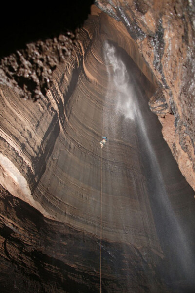 Ellison’s Cave（艾莉森奇异坑）美国