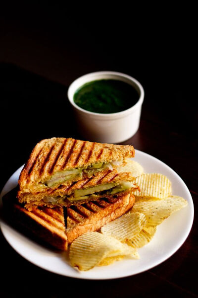 grilled vegetable sandwich recipe – a bombay vegetable sandwich spiced with cilantro chutney and grilled. #sandwich