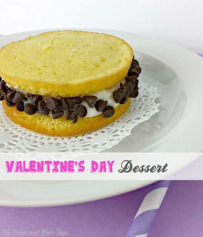 Valentine’s Day Dessert #Recipe – #Valentines Chocolate Chip Whoopie Pies - www.myboysandtheirtoys.com