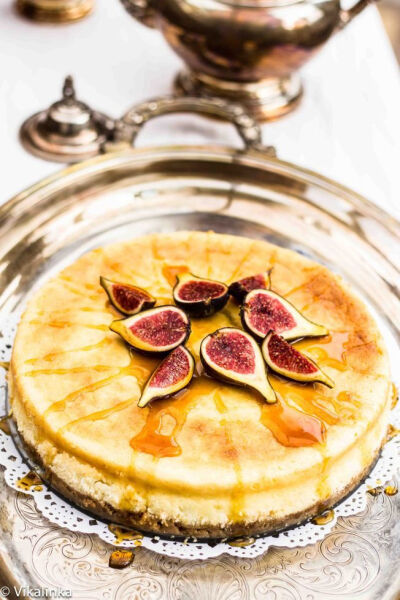 Lemon Vanilla Cheesecake with Fresh Figs and Honey