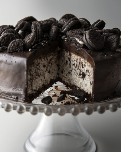 Cookies n' Creme CHEESECAKE. @Elizabeth Lockhart Lockhart Lockhart Snyder we should make this next week!!